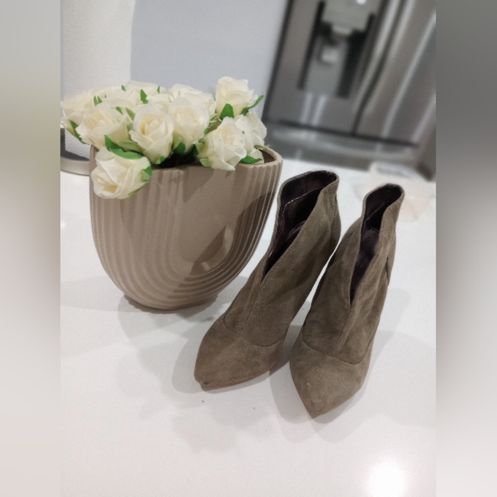 Boots - Picture 2 of 3
